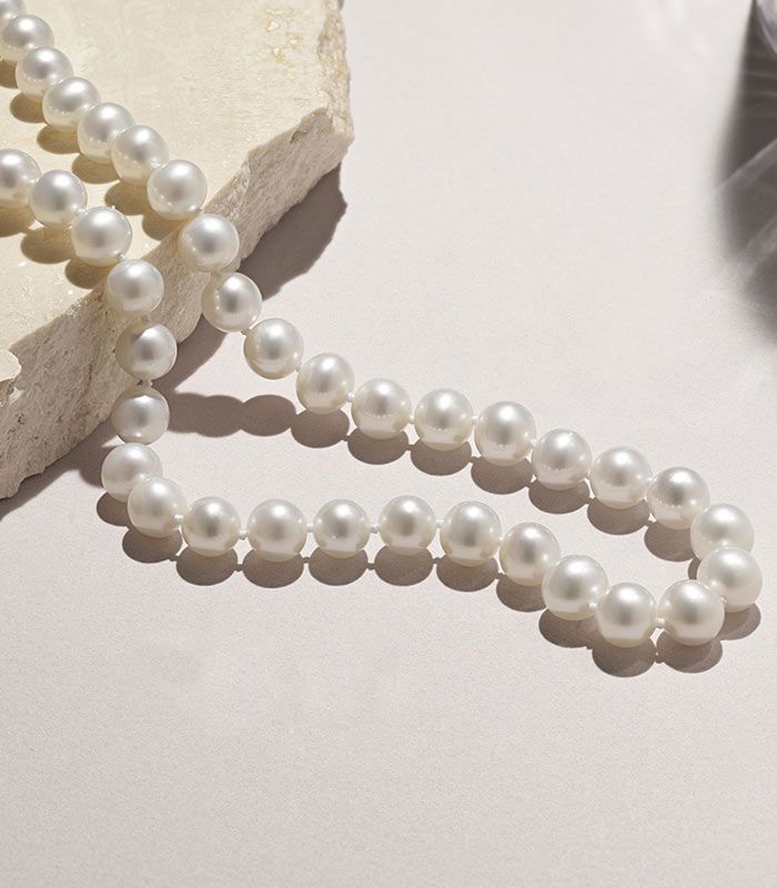 A freshwater pearl strand