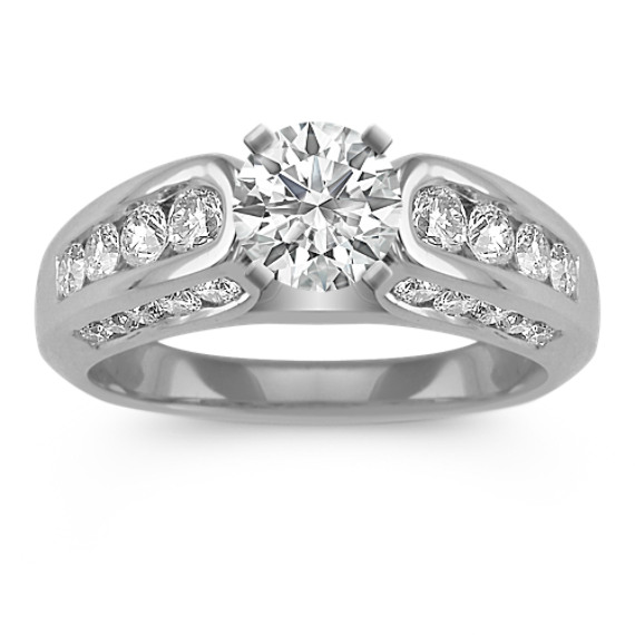 Round Diamond Engagement Ring in Platinum Round Diamond Engagement Ring in Platinum