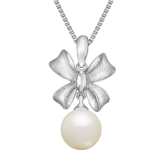 9mm Cultured Freshwater Pearl Pendant in Sterling Silver 9mm Cultured Freshwater Pearl Pendant in Sterling Silver