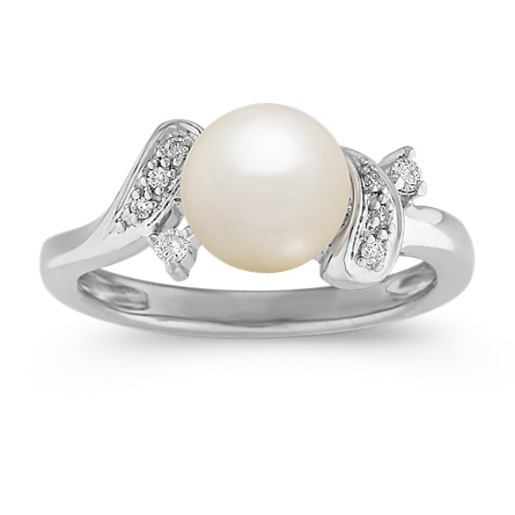7.5mm Cultured Akoya Pearl and Round Diamond Ring 7.5mm Cultured Akoya Pearl and Round Diamond Ring