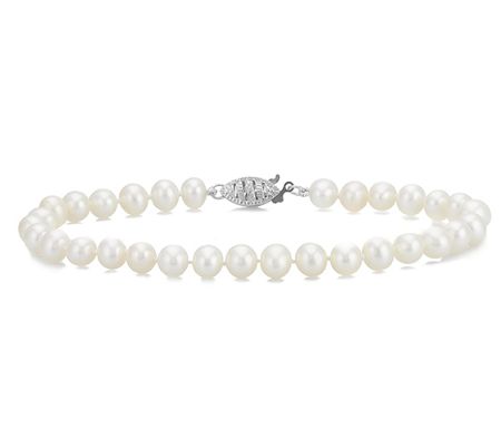 A 5mm culutred freshwater pearl bracelet