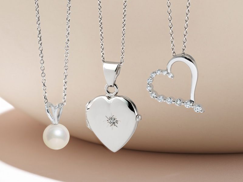 A collection of fashion pendants