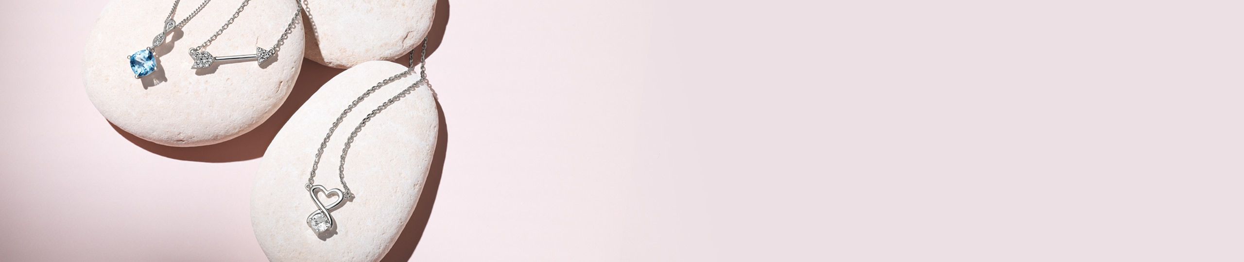 A collection of fashion pendants