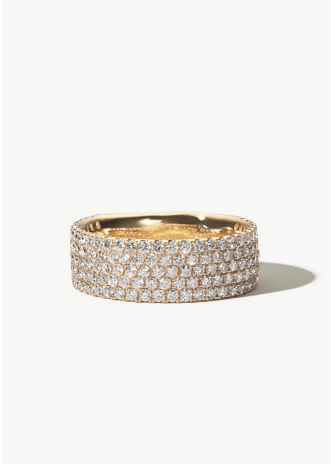 A diamond fashion ring