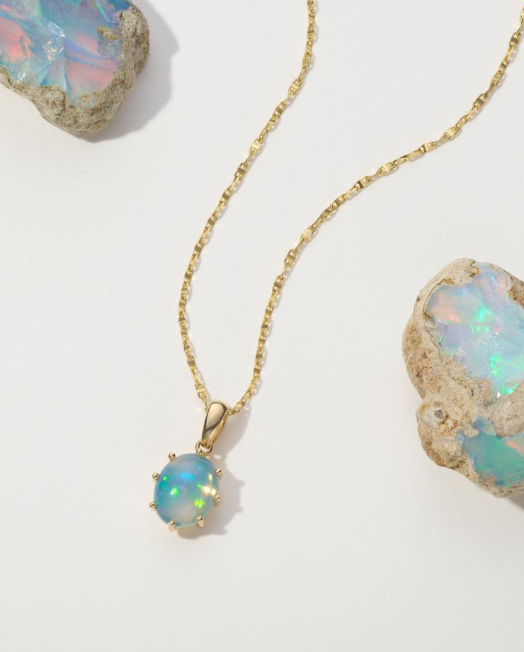An opal fashion pendant necklace