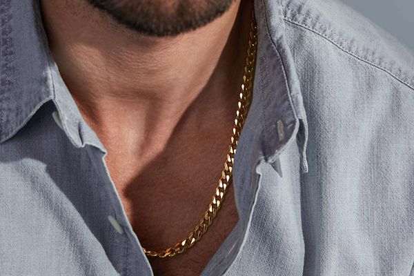 Mobile image of a man wearing a gold chain