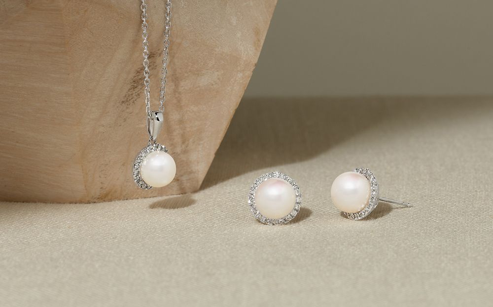 Pearl Necklace and Matching Pearl Earrings 