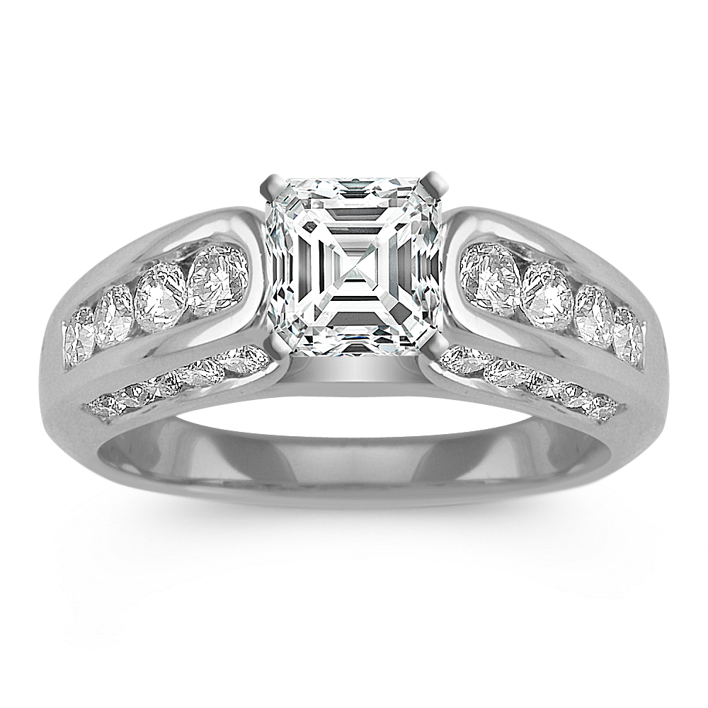 Round Diamond Engagement Ring in Platinum