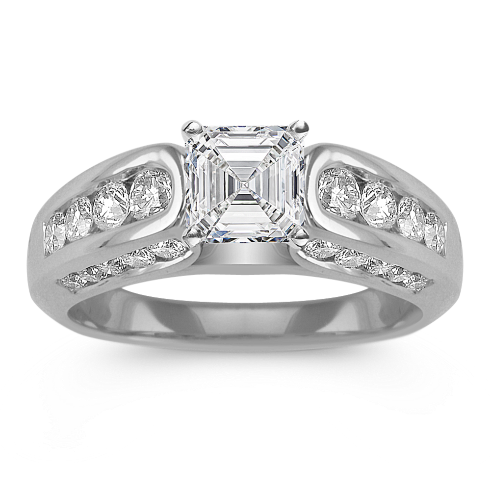 Round Diamond Engagement Ring in Platinum