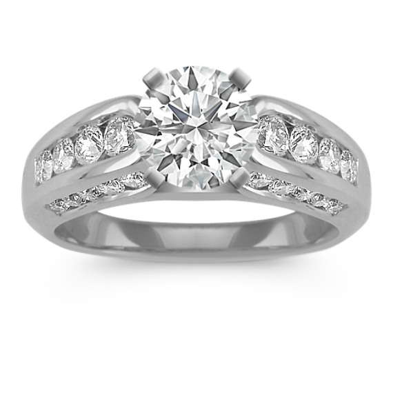 Round Diamond Engagement Ring in Platinum