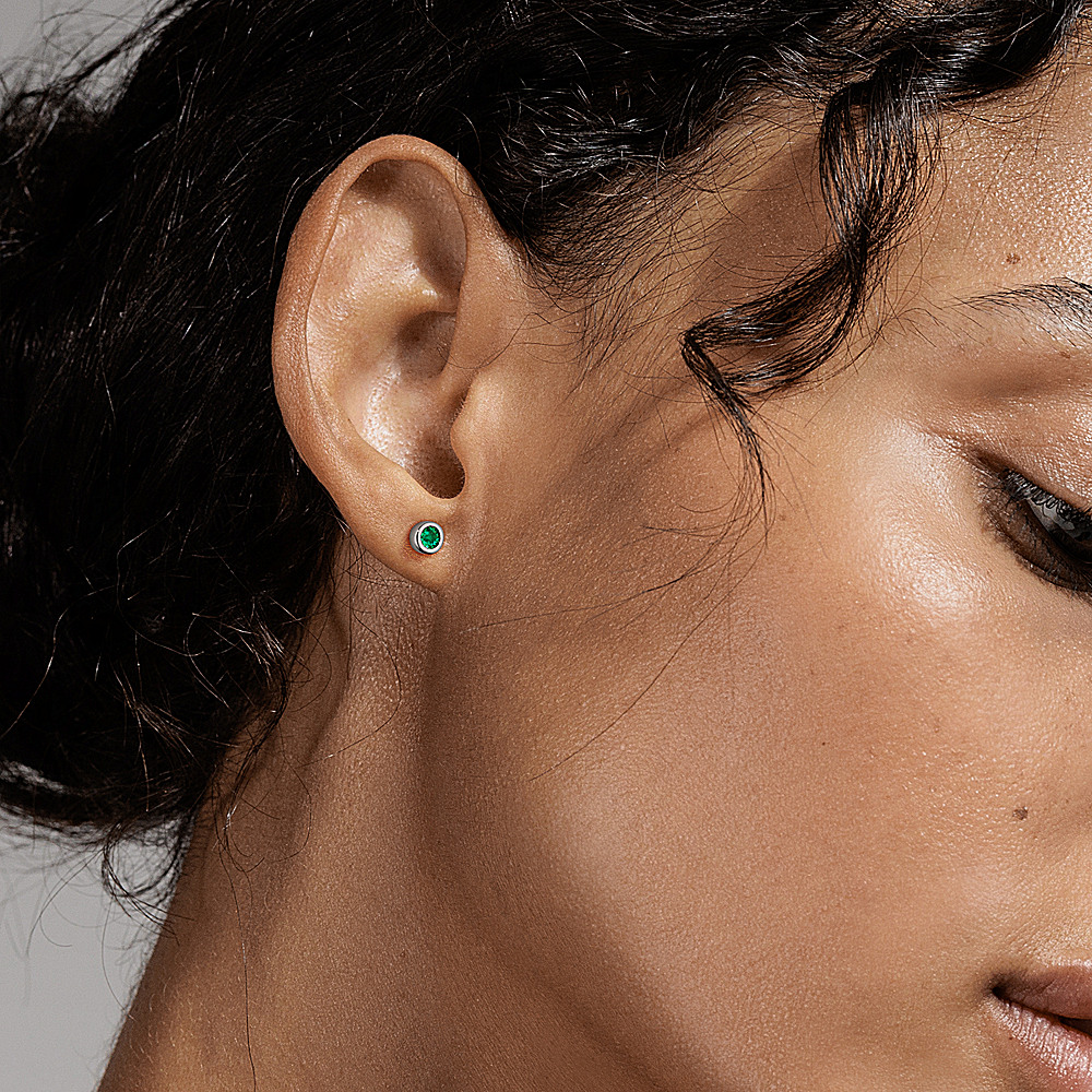 Bezel set emerald earrings discount