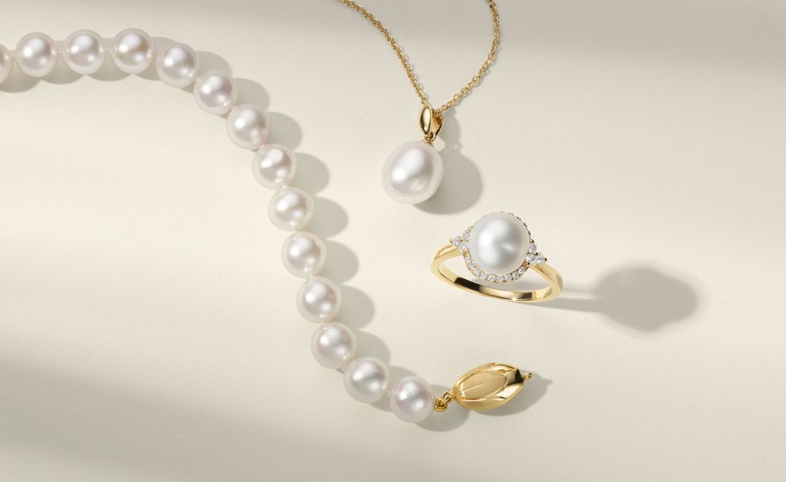 A pearl bracelet, fashion pendant and ring