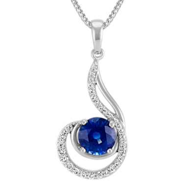 A Sapphire Pendant Necklace