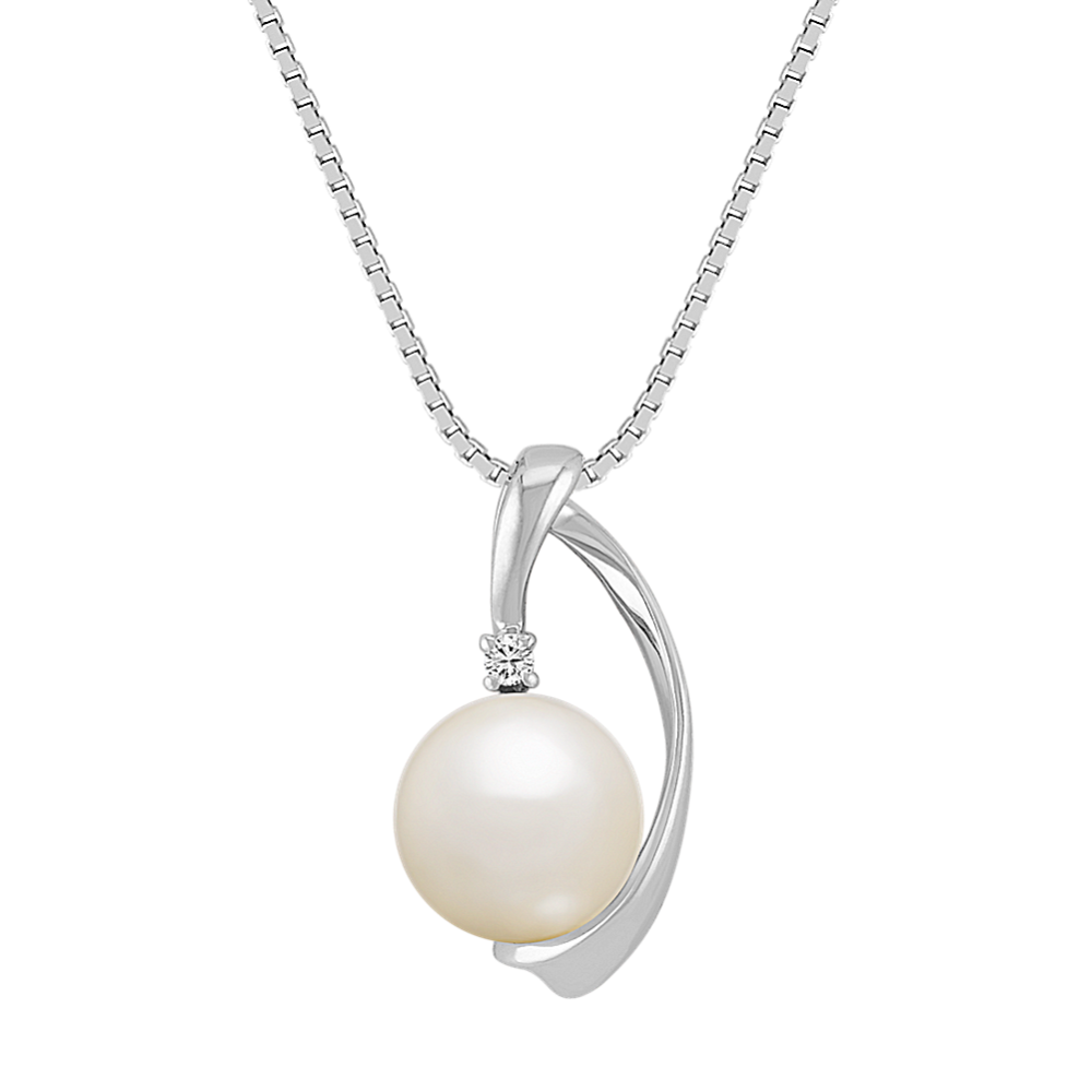 8mm Akoya Cultured Pearl and Diamond Pendant (18 in)