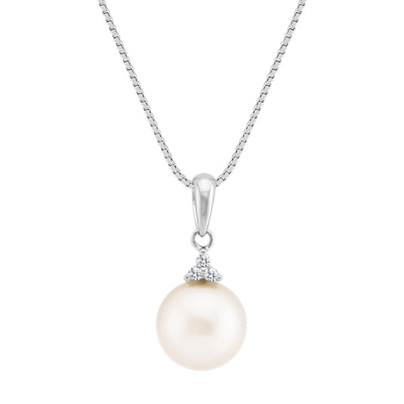 8mm Cultured Freshwater Pearl and Diamond Pendant (18 in)