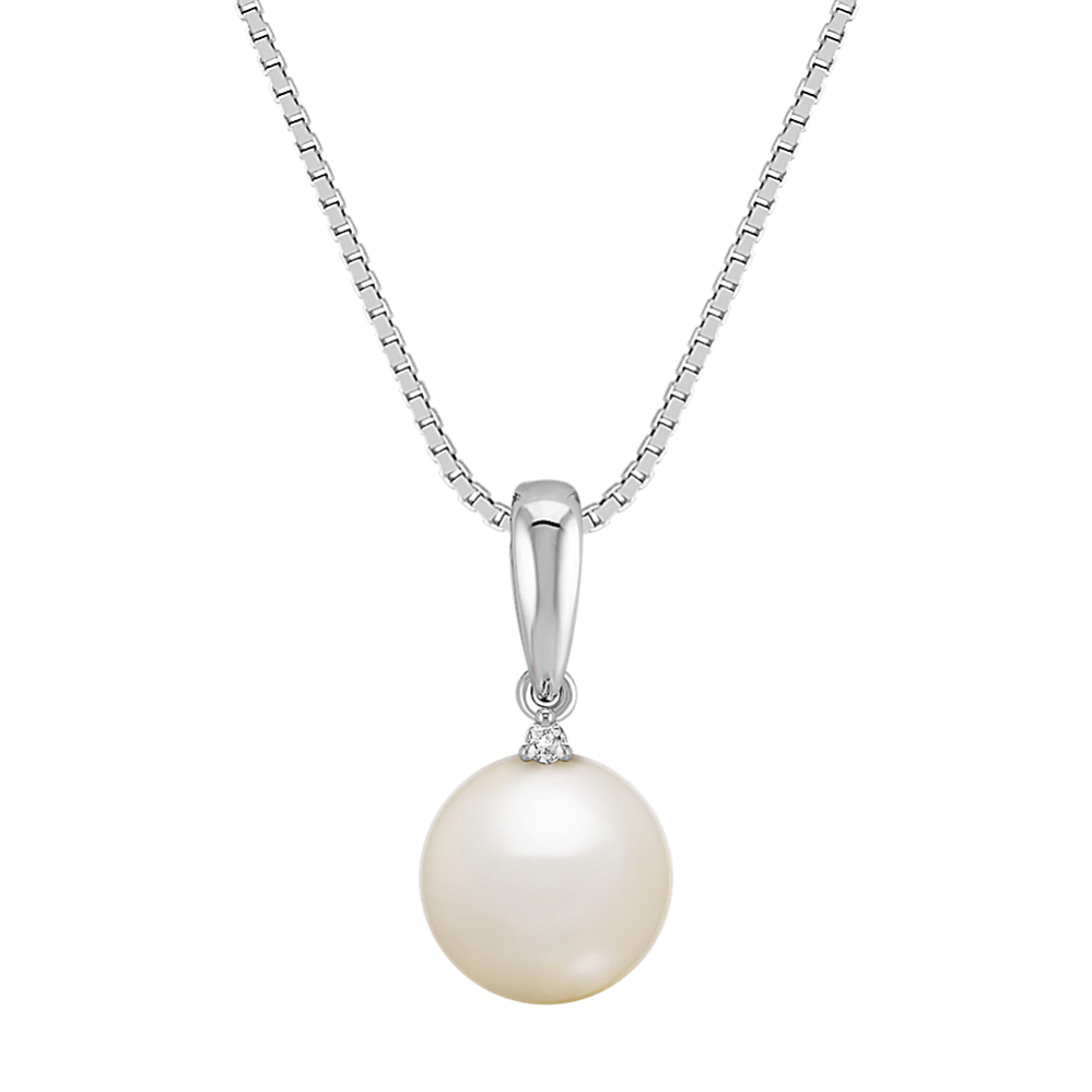 8mm Freshwater Cultured Pearl and Diamond Pendant (18 in)
