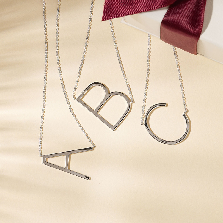 Letter B Necklace in Sterling Silver (20 in)