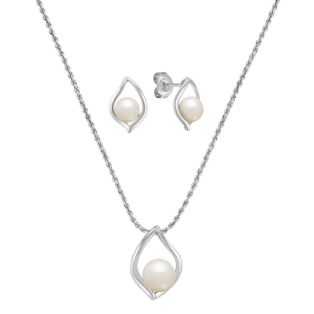 Freshwater Pearl Pendant And Earring Set In Silver
